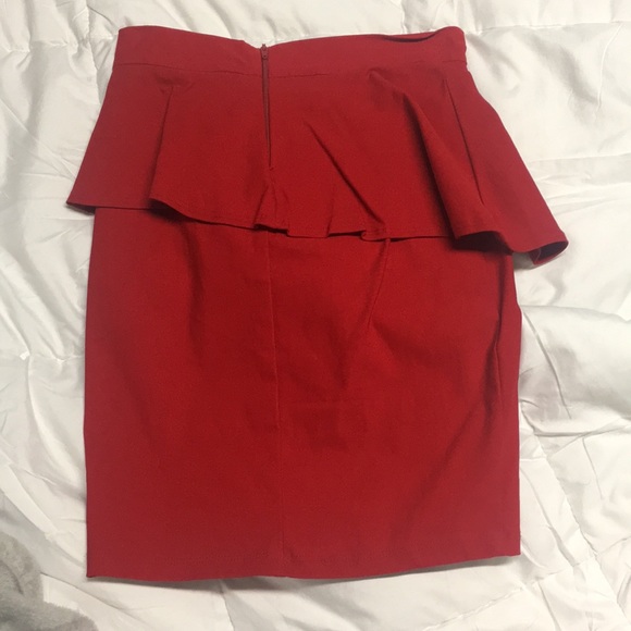 Red midi skirt - Picture 2 of 2